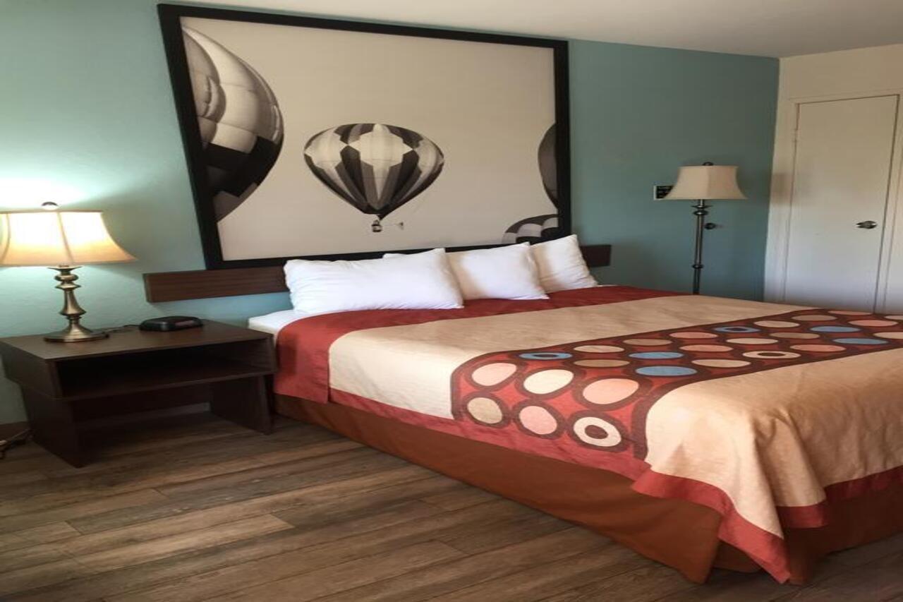 מלון Super 8 By Wyndham אינדיאו מראה חיצוני תמונה