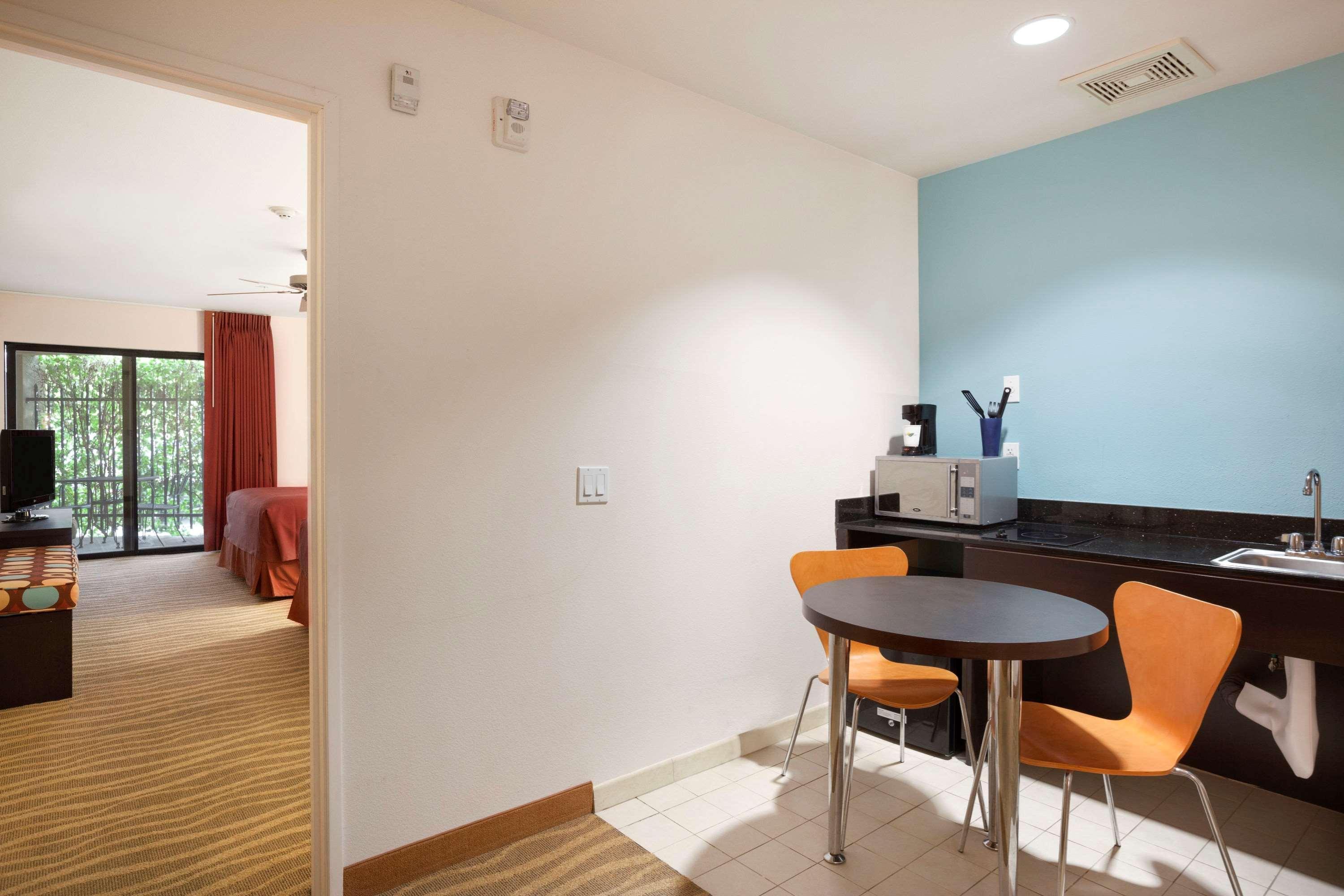 מלון Super 8 By Wyndham אינדיאו מראה חיצוני תמונה