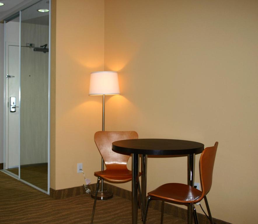 מלון Super 8 By Wyndham אינדיאו חדר תמונה
